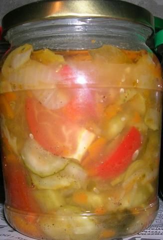 Sałatka z ogórków kwaszonych Sałatka z ogórków kwaszonych