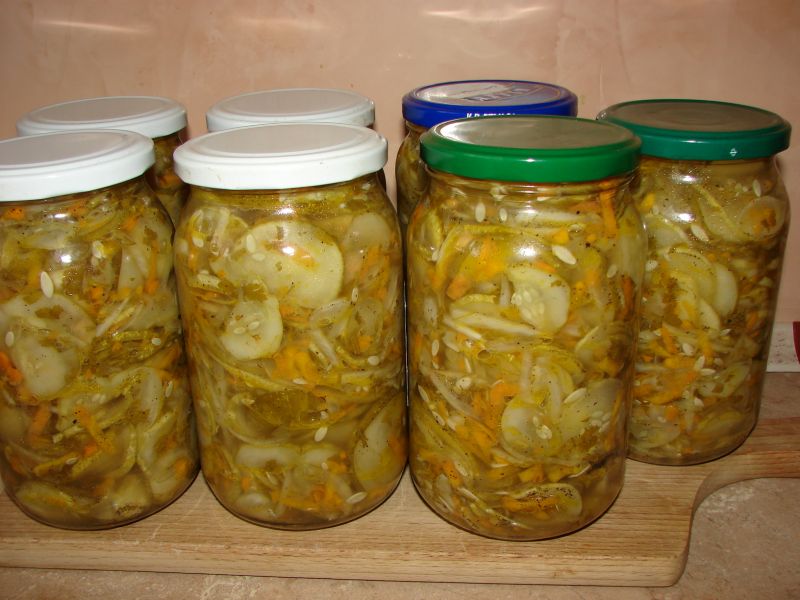 Sałatka z ogórków na zimę