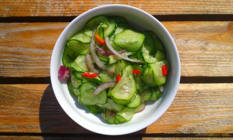 Sałatka z ogórków w stylu tajskim