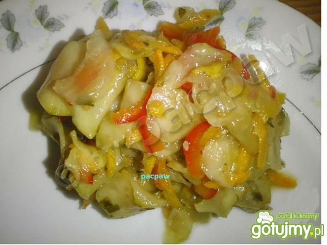 Sałatka z ogórków z papryką 