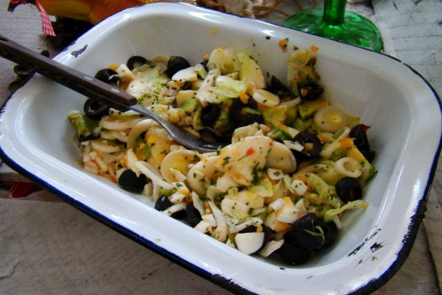Sałatka z oliwek i mozzarelli Sałatka z oliwek i mozzarelli