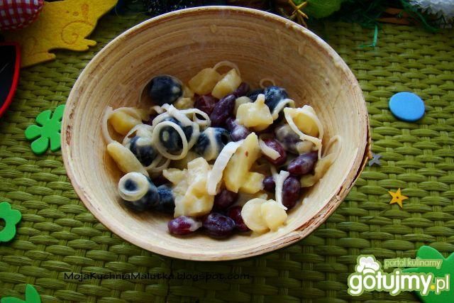 Sałatka z oliwkami i fasolką  Sałatka z oliwkami i fasolką