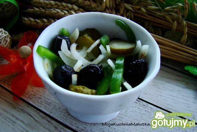 Sałatka z oliwkami i octem balsamicznym 