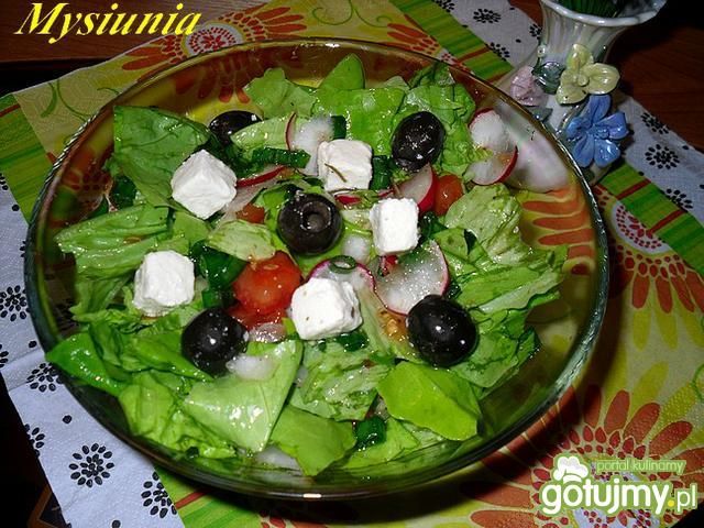Sałatka z oliwkami i serem  Sałatka z oliwkami i serem