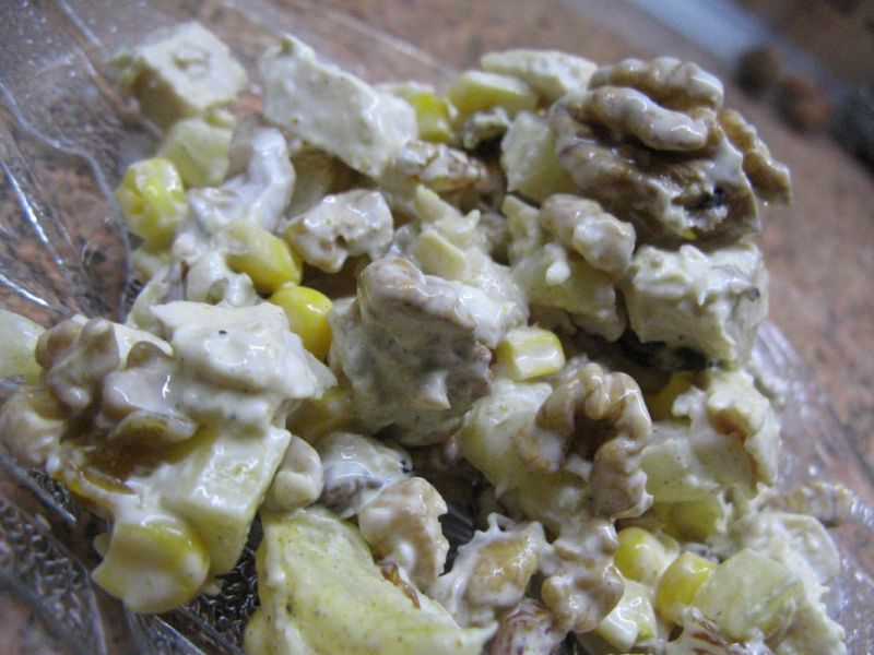 Sałatka z orzechami