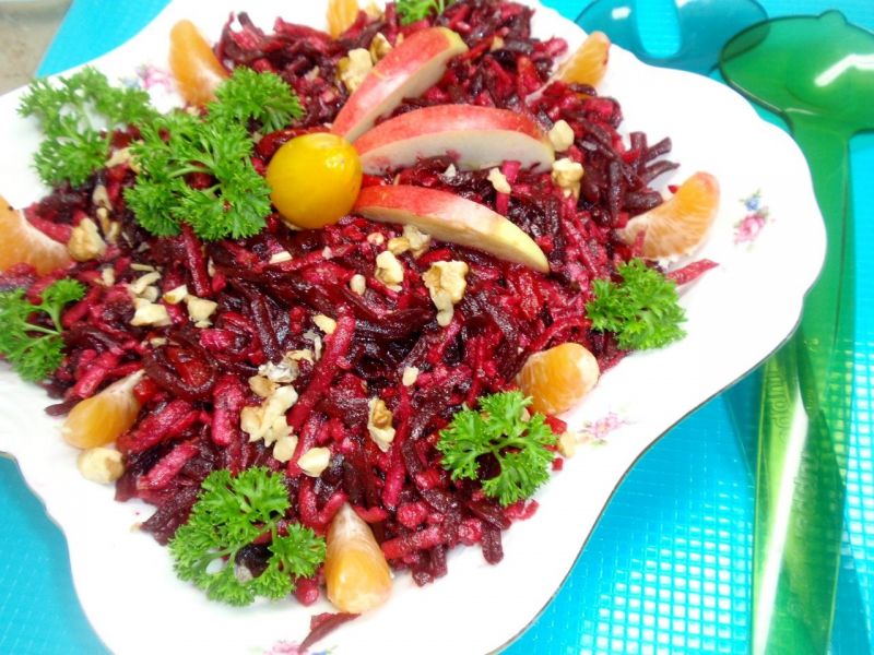 Sałatka z orzechami i burakami  Sałatka z orzechami i burakami