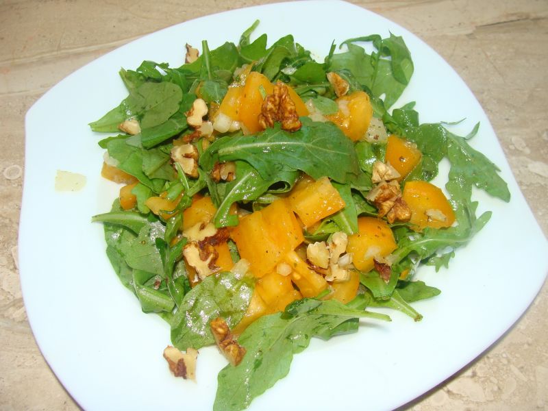 Sałatka z orzechami i pomidorem Sałatka z orzechami i pomidorem