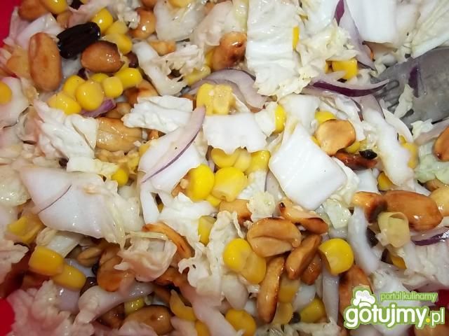 Sałatka z orzeszkami ziemnymi Sałatka z orzeszkami ziemnymi