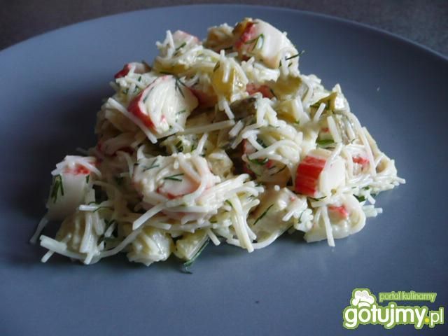 Sałatka z paluszkami krabowymi Sałatka z paluszkami krabowymi