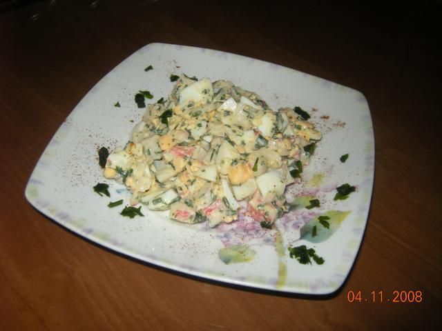 Sałatka z paluszkami krabowymi Sałatka z paluszkami krabowymi