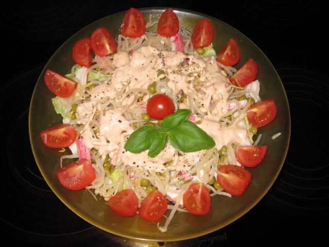 Sałatka z paluszków surimi Sałatka z paluszków surimi