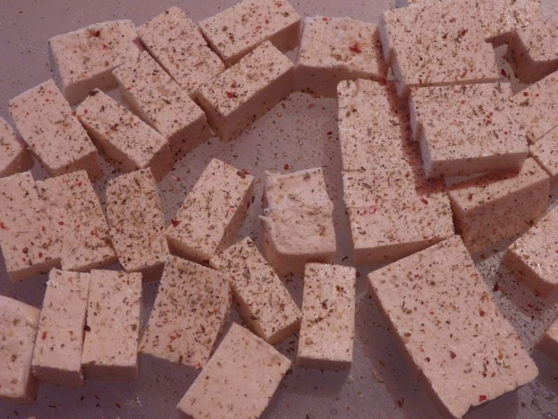 Sałatka z panierowanym tofu