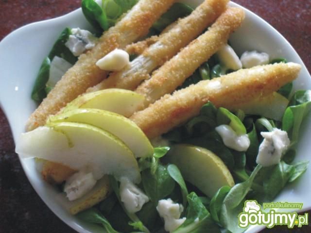 Sałatka z panierowanymi szparagami Sałatka z panierowanymi szparagami