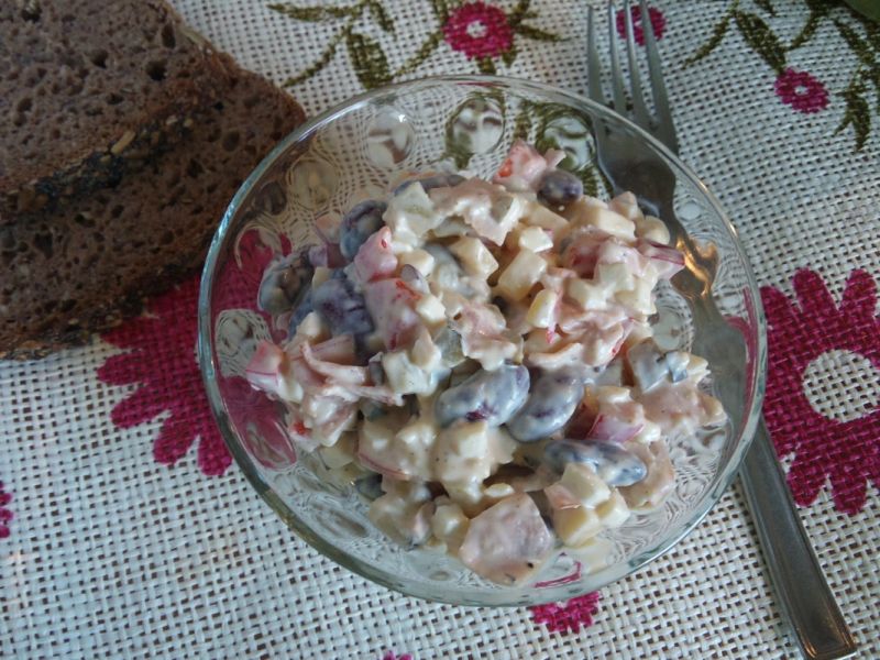 Sałatka z papryką i fasolą