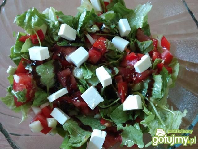 Sałatka z papryką i fetą Sałatka z papryką i fetą