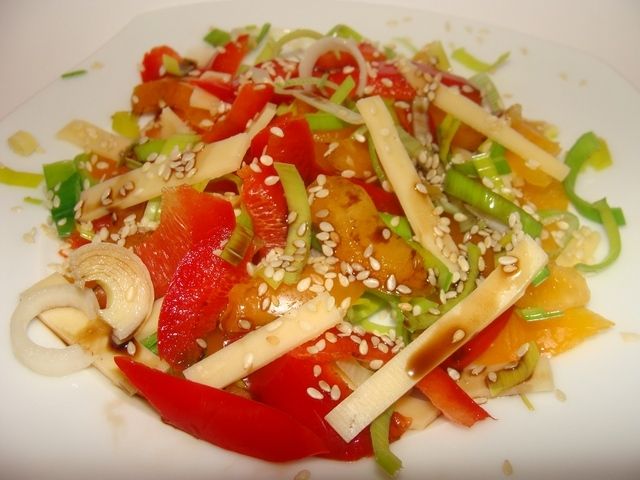 Sałatka z papryką i sezamem