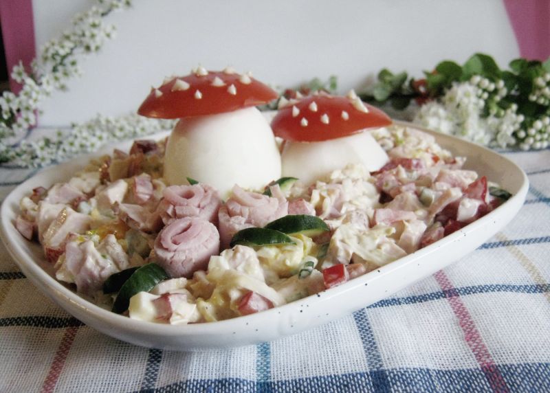 Sałatka z papryką i szynką