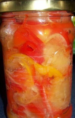 Sałatka z papryki i cebuli Sałatka z papryki i cebuli