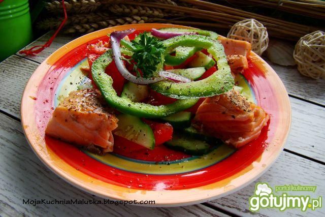 Sałatka z papryki i łososia Sałatka z papryki i łososia