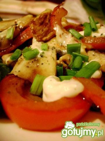 Sałatka z papryki i sera camembert  Sałatka z papryki i sera camembert