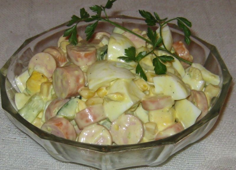 Sałatka z parówką Sałatka z parówką