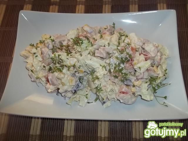 Sałatka z parówką i bananem Sałatka z parówką i bananem