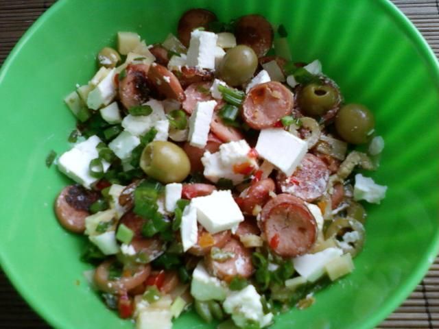 Sałatka z parówką i fetą