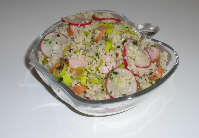 Sałatka z parówkami