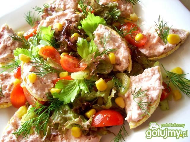 Sałatka z pastowanymi wafelkami  Sałatka z pastowanymi wafelkami