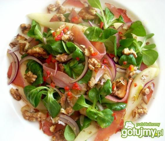 Sałatka z pasturmą i gruszkami