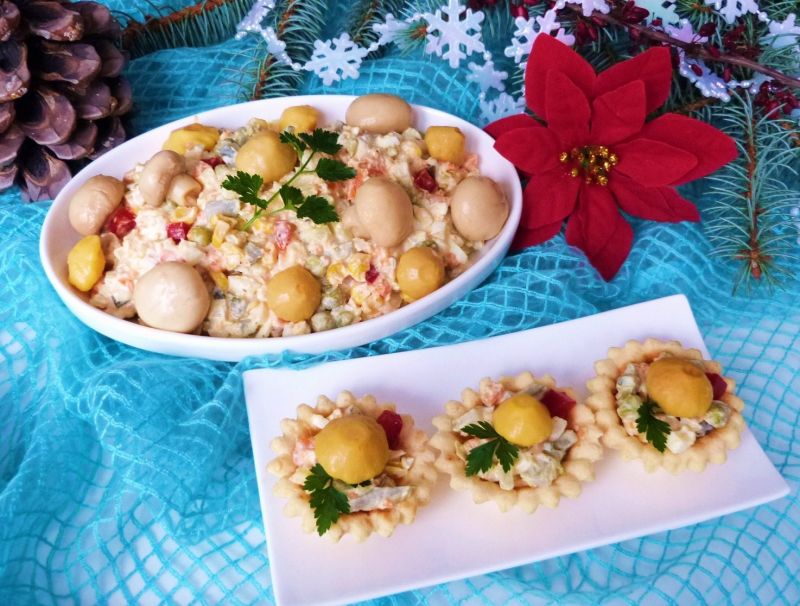 Sałatka z patisonami, papryką i pieczarkami