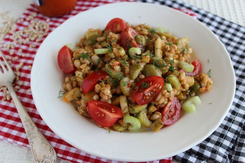 Sałatka z pęczaku i selera naciowego Sałatka z pęczaku i selera naciowego