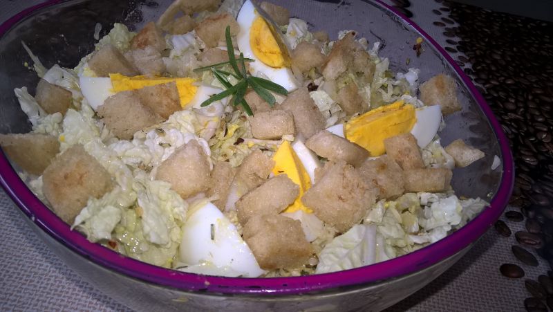 Sałatka z pekinką i kalarepą Sałatka z pekinką i kalarepą