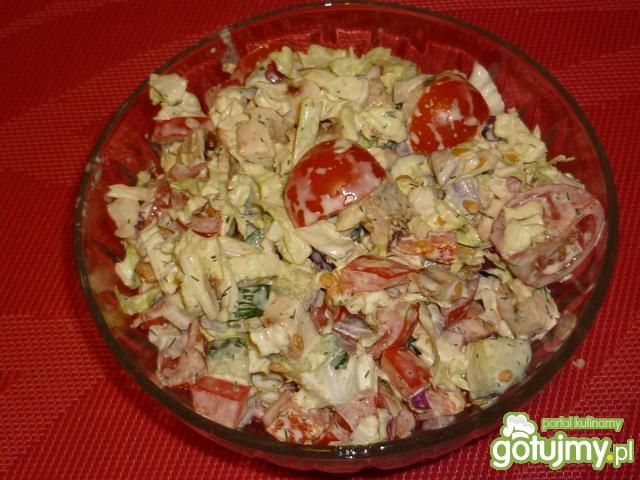 Sałatka z pekinki w koperkowym sosie