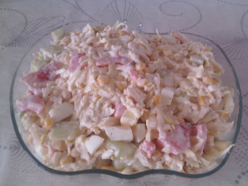 Sałatka z pekińską i jajkami 