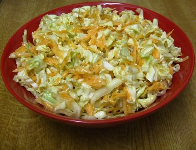 Salatka z pekinska i orzechami wloskimi Salatka z pekinska i orzechami wloskimi