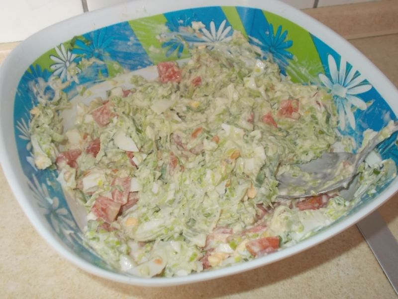 Sałatka z pekińską i pomidorami Sałatka z pekińską i pomidorami