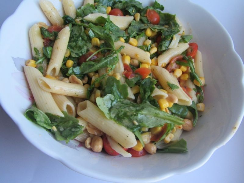 Sałatka z penne i rukolą