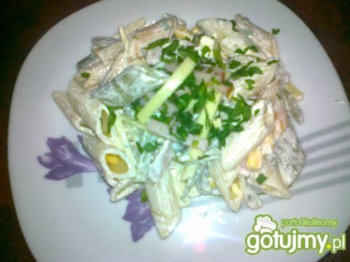 Sałatka z penne, szynką i serem  Sałatka z penne, szynką i serem