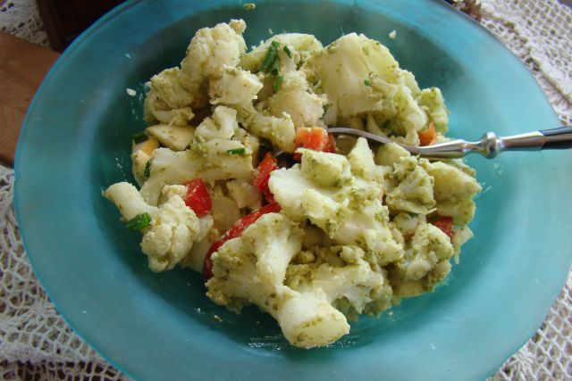 Sałatka z pesto jarmużowym . Sałatka z pesto jarmużowym .