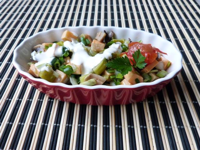 Sałatka z pieczarek i sera