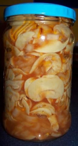 Sałatka z pieczarek w słoiku