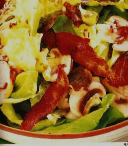 Sałatka z pieczarkami i bekonem