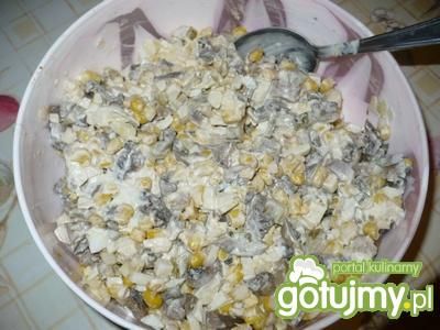 Sałatka z pieczarkami i kukurydzą 4 Sałatka z pieczarkami i kukurydzą 4