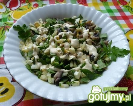 Sałatka z pieczarkami i szpinakiem Sałatka z pieczarkami i szpinakiem