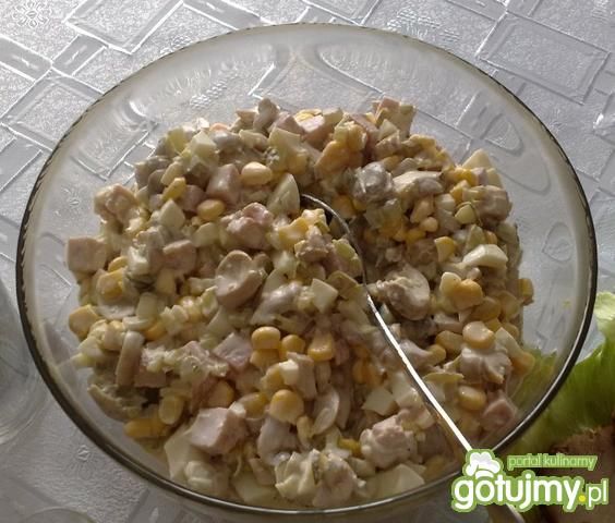 Sałatka z pieczarkami i szynką