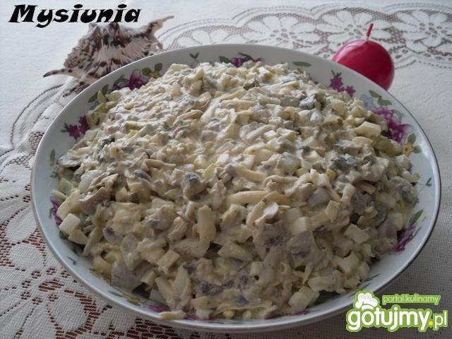 Sałatka z pieczarkami i szynką,