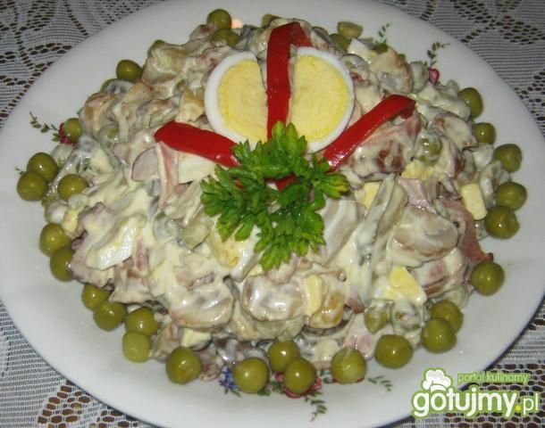 Sałatka z pieczarkami i wędliną Sałatka z pieczarkami i wędliną