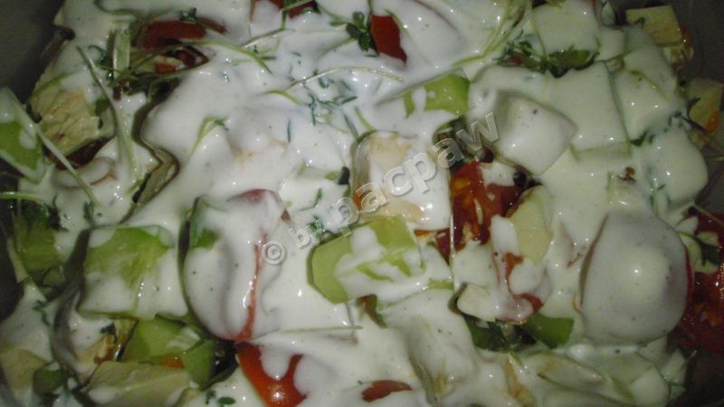 Sałatka z pieczoną piersią i z kiełkami