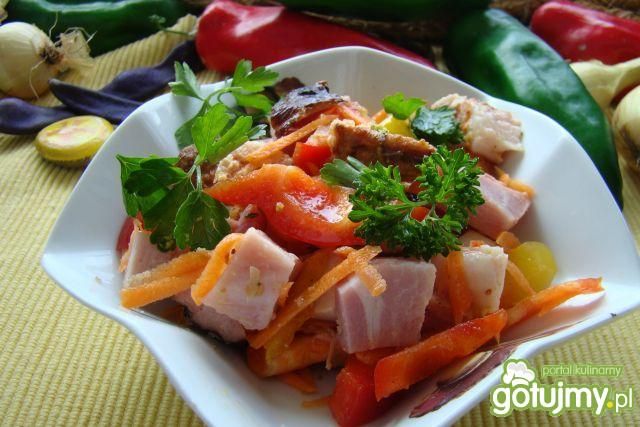 Sałatka z pieczonym boczkiem 